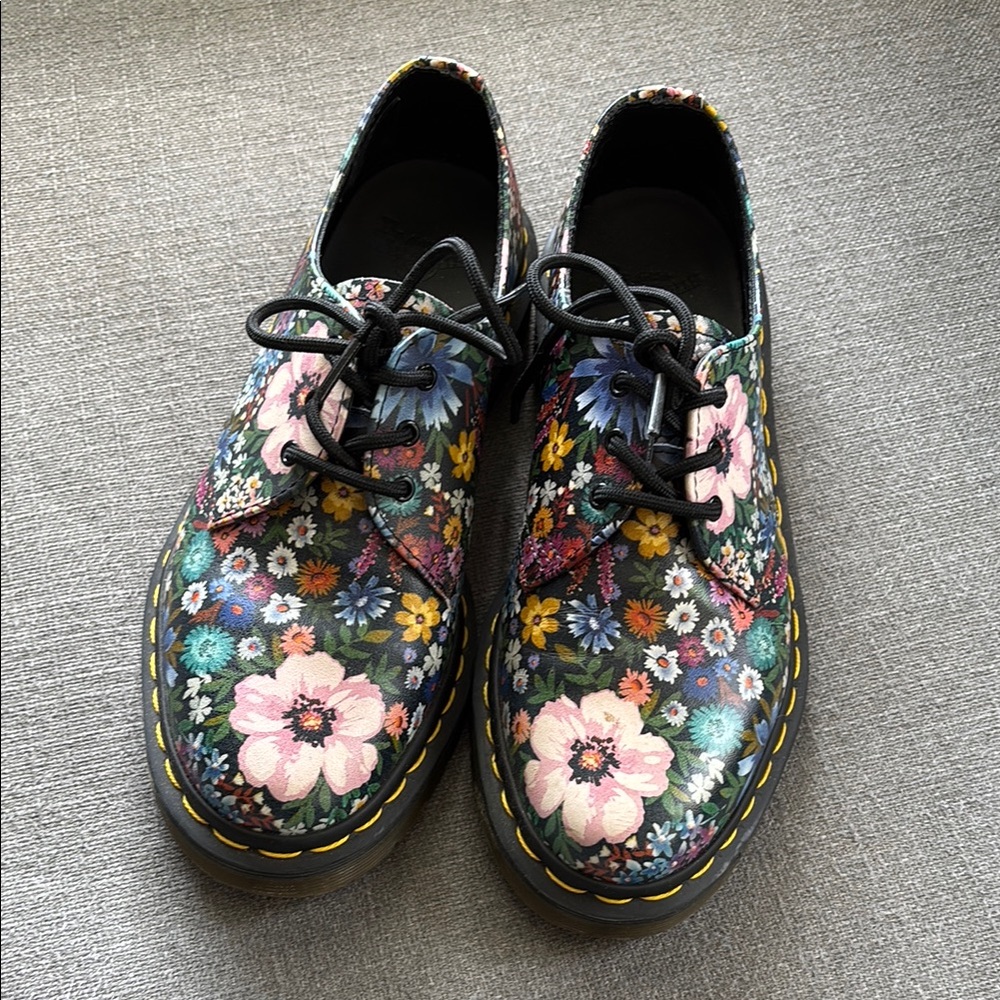Doc Martens floral